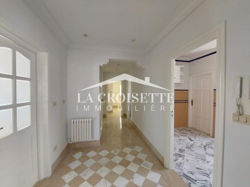 Etage de villa S+2 à La Marsa